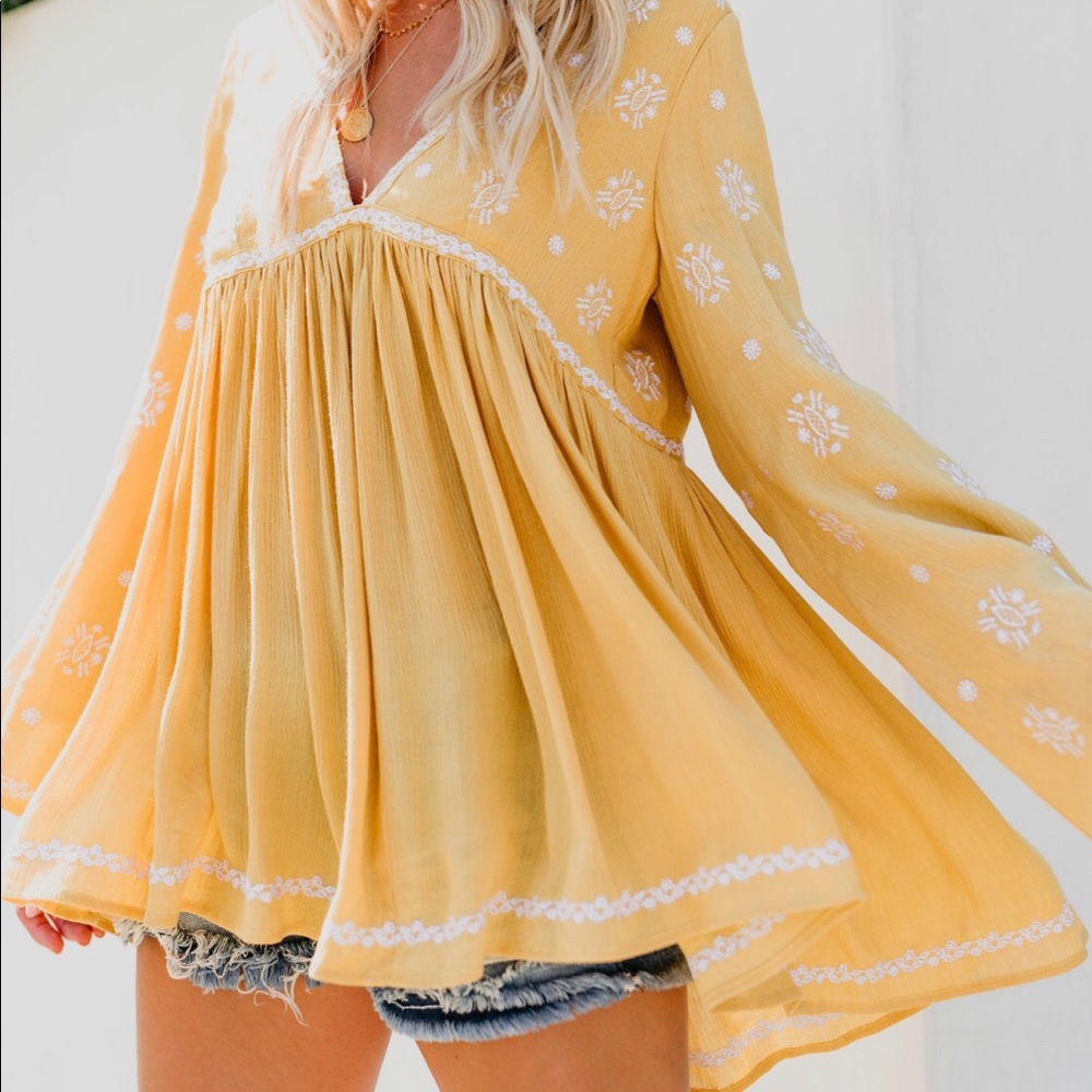 Vici bell sleeve yellow top